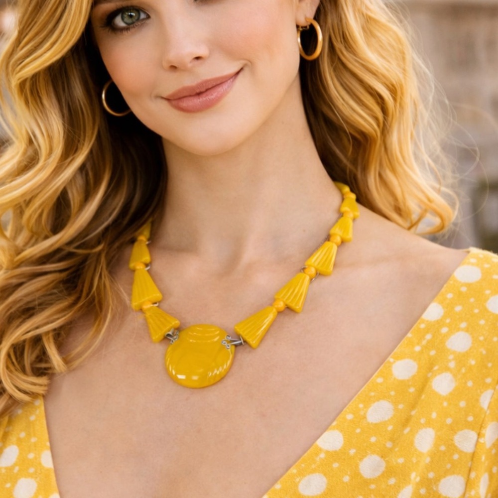 Antique Yellow Glass Art Deco Necklace